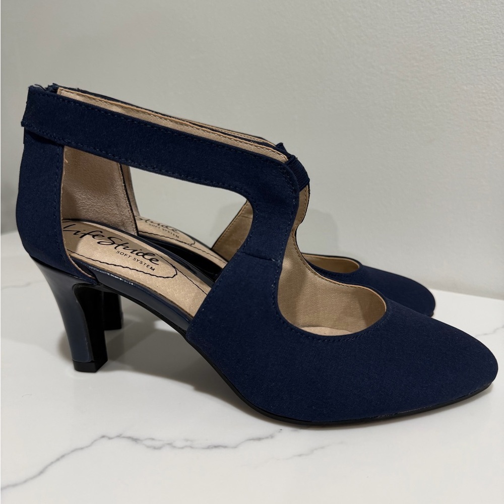 Life Stride Women's Size 6.5 Dark Blue Heels